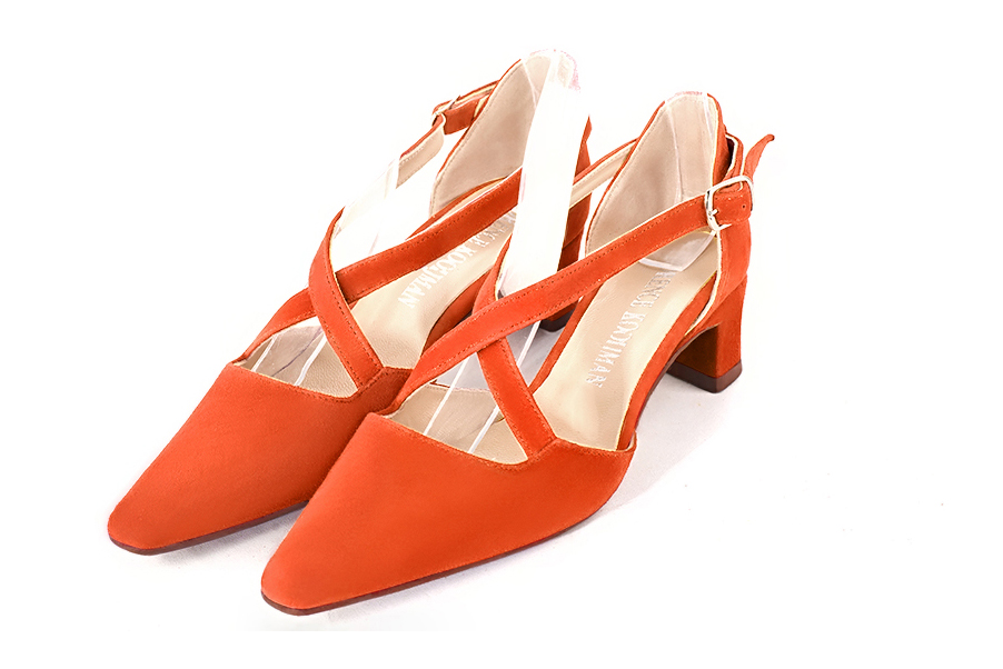 Clementine orange open side elegant shoes, with crossed straps. Tapered toe. Low kitten heels.